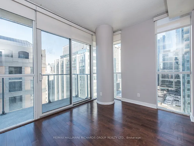 126 Simcoe St #1507 — Photo 10