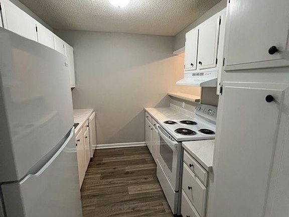 5th image of 1604 Moss St #11
