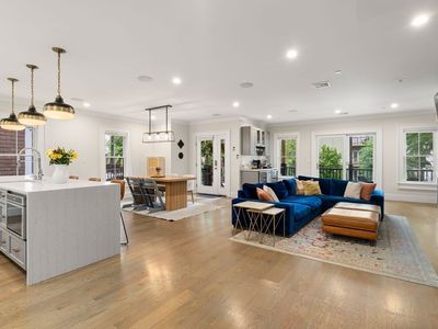 654 E 7th St #3, South Boston, MA, 02127