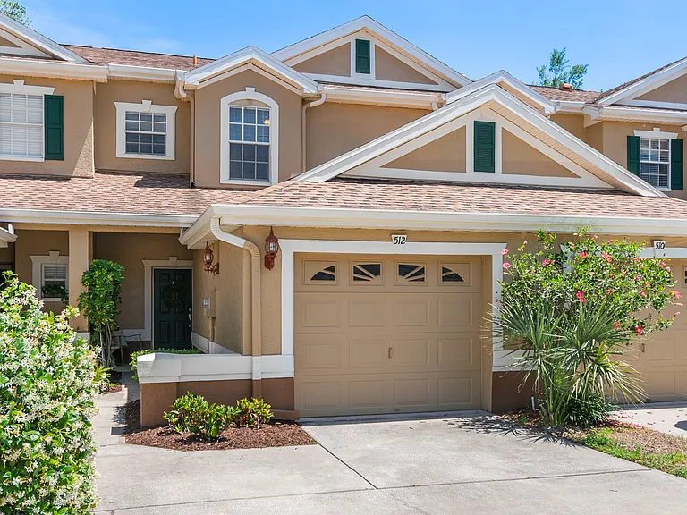 512 Spring Lake Cir — Photo 2
