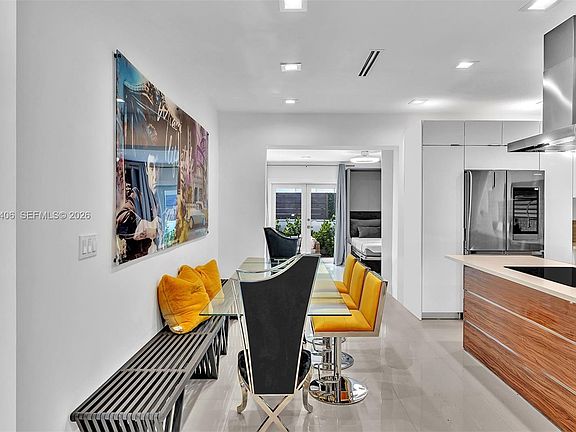 5th image of 1002 10th St #1002