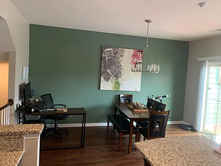 Eat-in kitchen