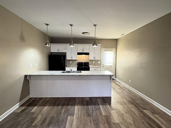 4th image of 216 Fern Bank Dr #B