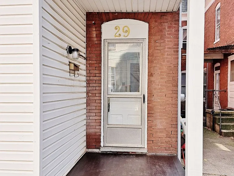 338-342 E Walnut St — Photo 25