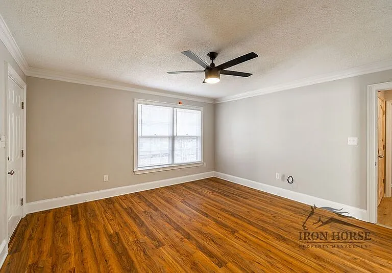 116 Barrington Dr #4 — Photo 4