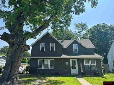 214 Crosby Ave NE, Madelia, MN, 56062