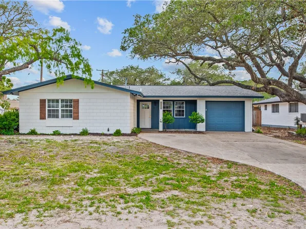 1907 Johnson Ave, Rockport, TX 78382