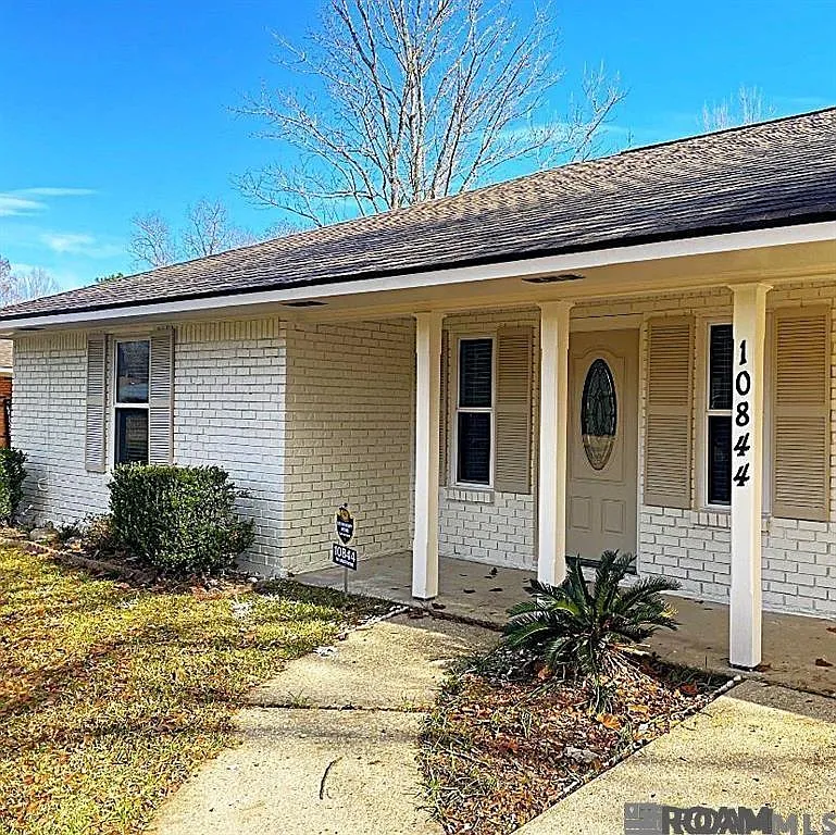 4 bed, 2240 sqft, $2,100 — Photo 1