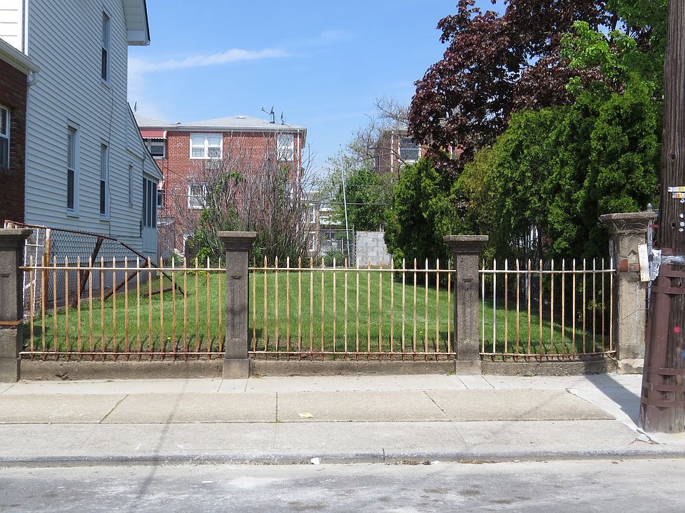 1st image of 130 Bay 10 St