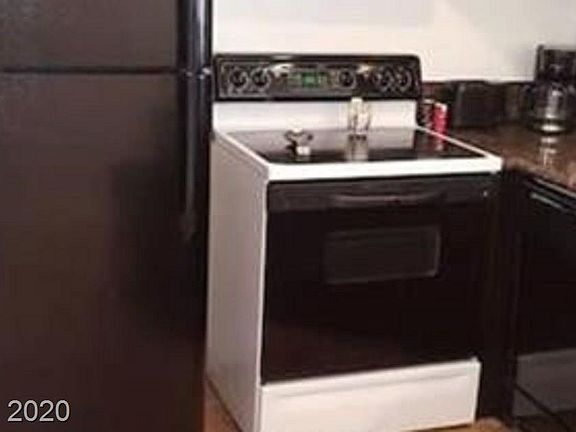 4th image of 490 Elm Dr Unit 103