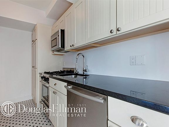 3rd image of 175 W 12th St APT 20C
