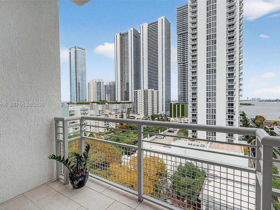 1st image of 2200 NE 4th Ave APT 1003