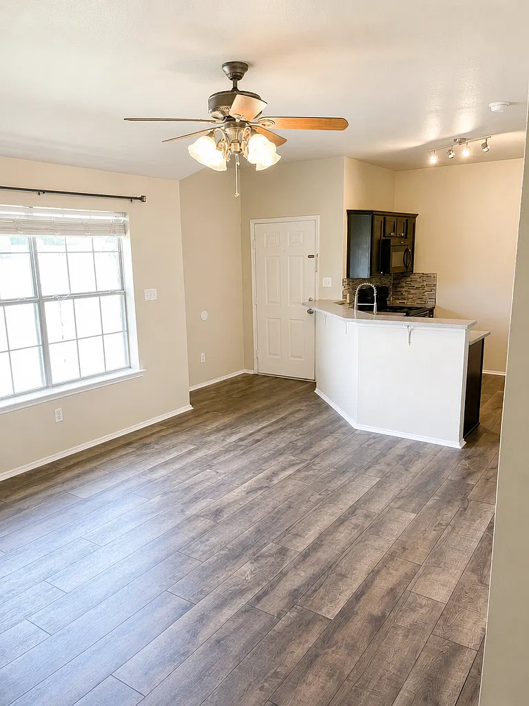 131 Lindas Creek Ln — Photo 1