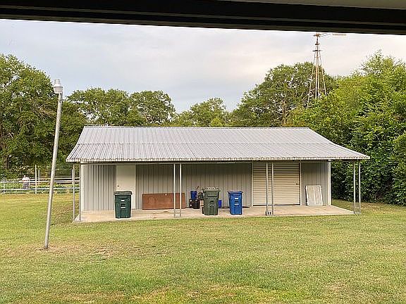 Awesome storage shop