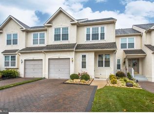 10 Heron Pointe Ct, Marlton, NJ 08053
