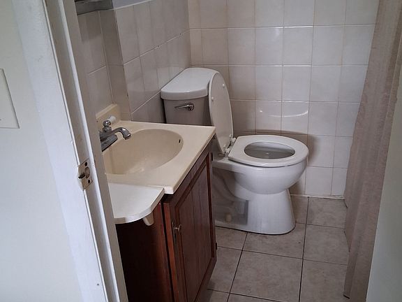 3rd image of 3031 Richmond St APT 2