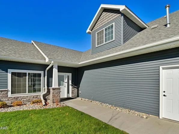 4412 Edgewood Ln, Grand Forks, ND 58201