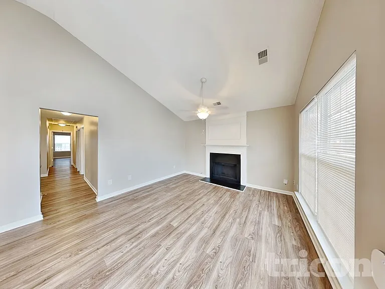 524 Chisolm Way — Photo 3