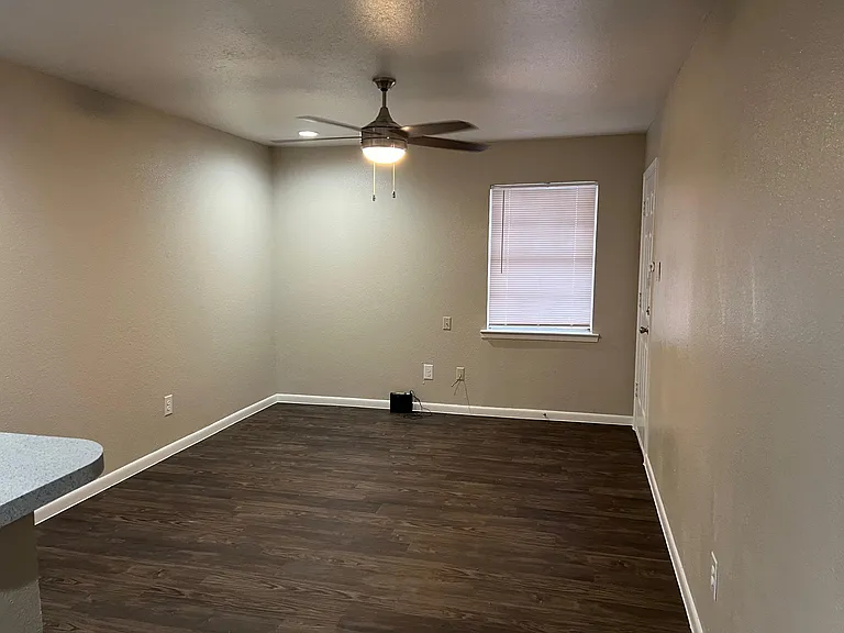 Kenwood Heights Apartments — Photo 23