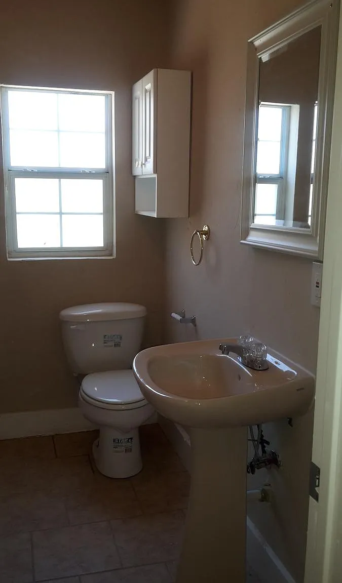 2 bed, 800 sqft, $899 — Photo 3