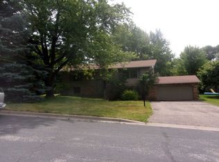 1305 Stephen Ln, Chaska, MN 55318