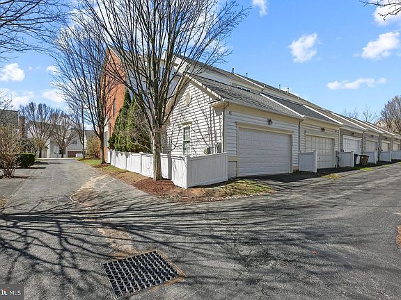 4th image of 1105 Havencrest St