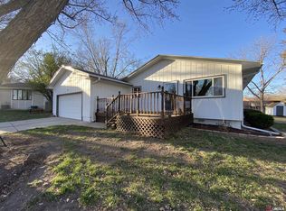 332 Lindale Cir, Hickman, NE 68372