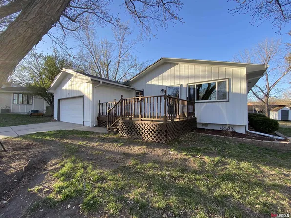 332 Lindale Cir, Hickman, NE 68372
