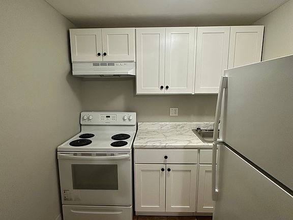 2nd image of 61 Warwick St #5