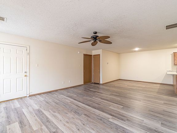 3rd image of 1060-1095 Farley Cir #B