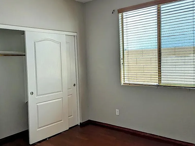 4937 W Desert Ln — Photo 5