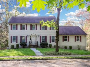 7 Menocker Rd, Monsey, NY 10952