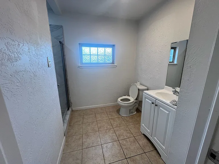 415 S 23rd St — Photo 17