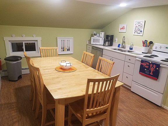 2nd floor eat in kitchen