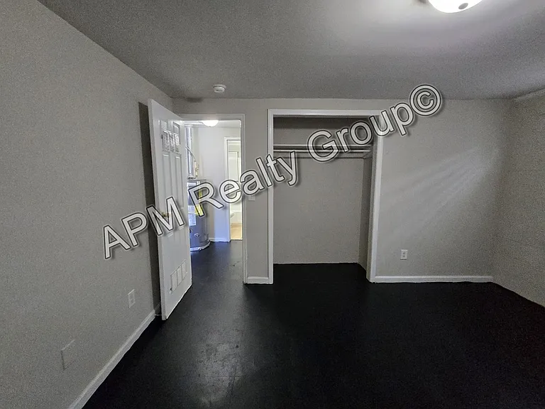 2715A Howell Ave — Photo 6