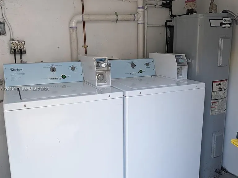 1551 NE 8th St #8 — Photo 8