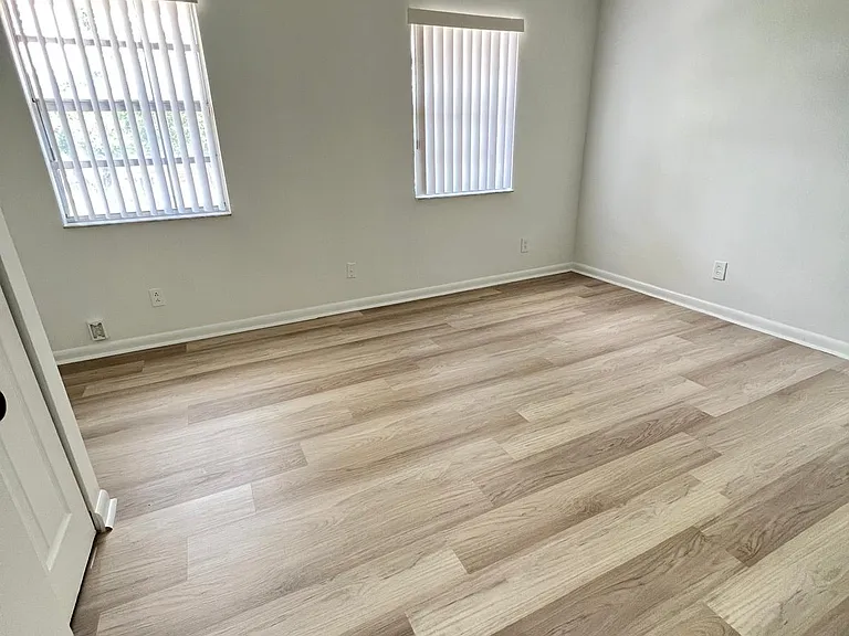 2896 Edgehill Ln — Photo 10