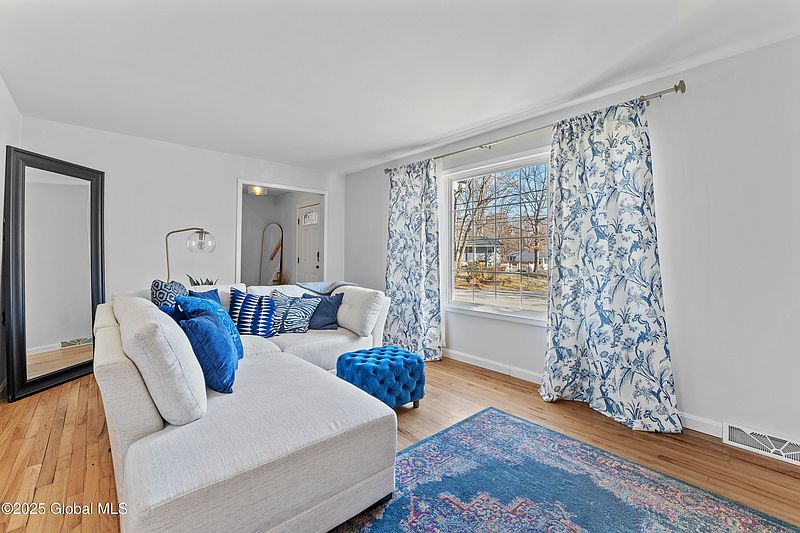 4th image of 27 Orenda Spring Drive