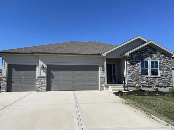 20246 Balsam St, Spring Hill, KS 66083