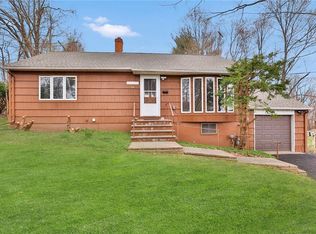 40 Christine Ln, Tappan, NY 10983