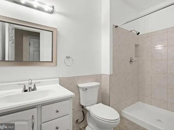 12332 Field Lark Ct, Fairfax, VA 22033