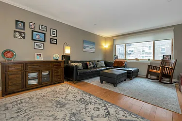 3800 Blackstone Avenue, #3S