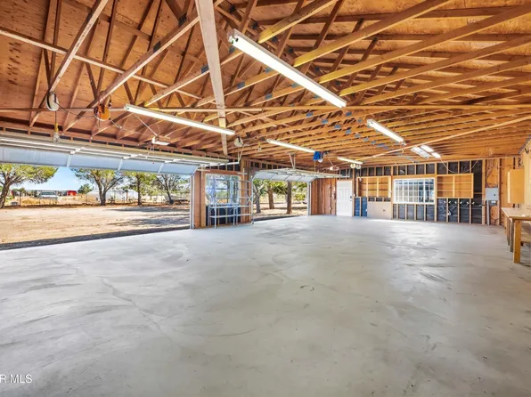 8327 W Avenue I, Lancaster, CA 93536