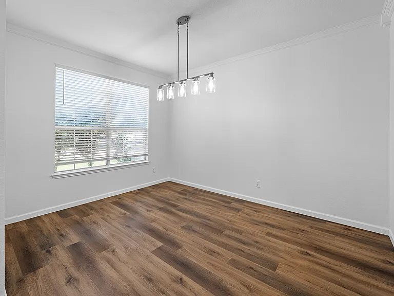 1052 Harriman Dr — Photo 4