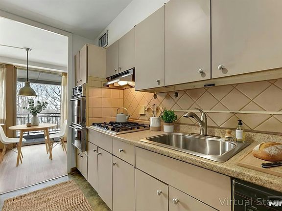 2nd image of 2 Horizon Rd APT G5