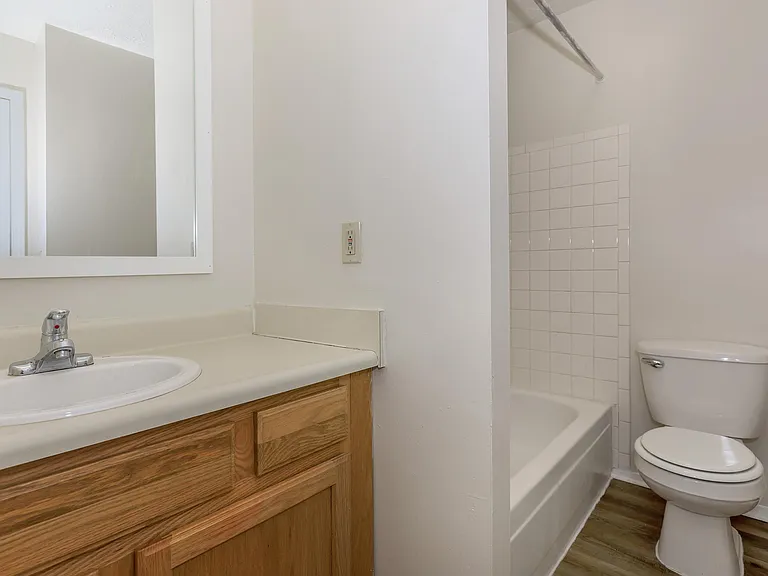 LakeHouse at Florence Apartments — Photo 27