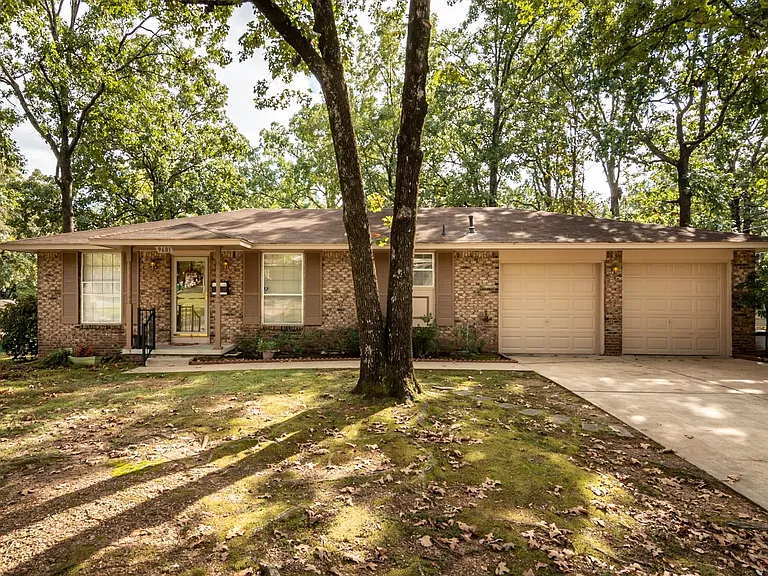 9601 Temple Dr — Photo 1