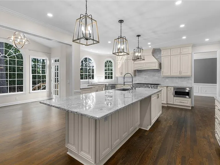 2560 Hamptons Run — Photo 13