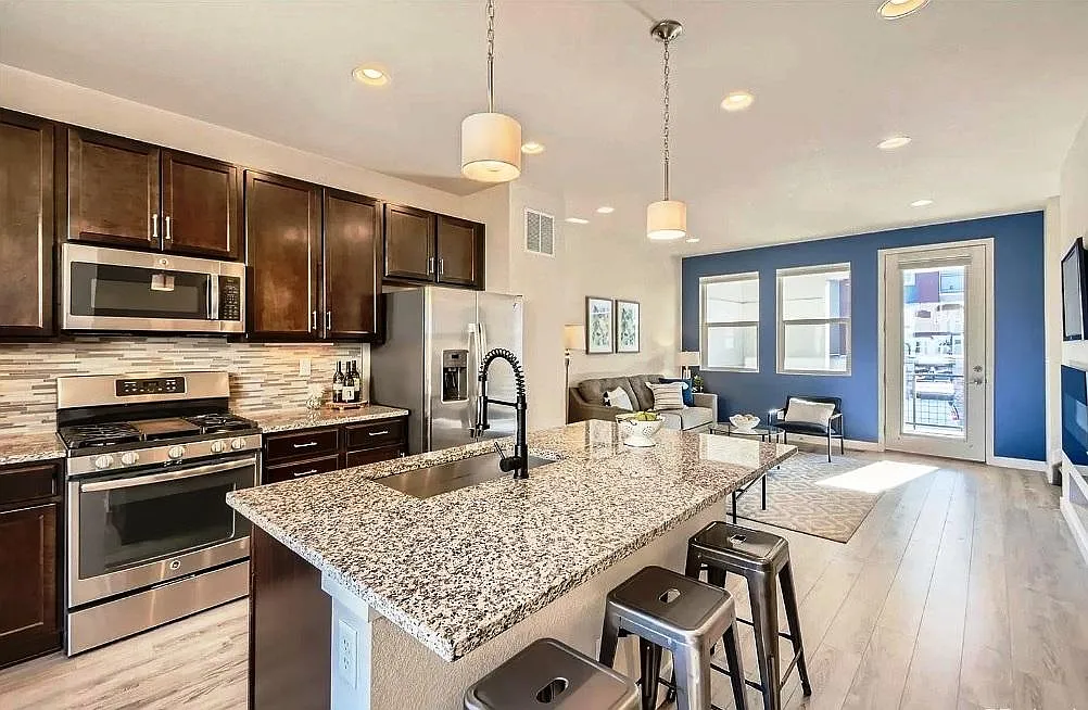 2 bed, 1242 sqft, $2,500 — Photo 2