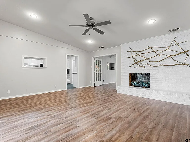 3200 Decharles St — Photo 6